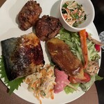 バー リーファー - メイン:焼き鯖と唐揚げ