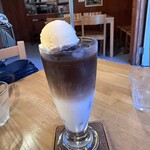 ラウンドカフェ - カフェオレフロート