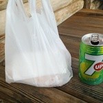 Stamina本舗 Kaya - スペシャルバーガー626円 缶ジュースセブンナップ130円