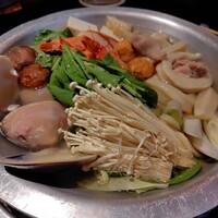 九段下 寿白 - ハマグリが大きくて味も濃厚です。おなかいっぱいになります。具材も豪華。 九段下 寿白 - ハマグリが大きくて味も濃厚です。おなかいっぱいになります。具材も豪華。