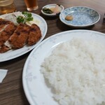 日進食堂 - 洋風仕立てのチキンカツライス 1000円