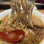 純米濃厚味噌ラーメン つむぎ - 北海道産小麦の中太麺