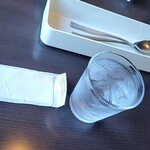 STAR - お冷とカトラリー