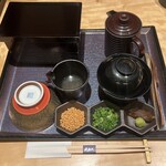 炭焼ひつまぶし鰻 むなぎ - 食べくらべ紅白重く二段重＞