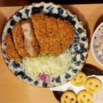 厚切りとんかつ よし平 岩出中迫店 - 