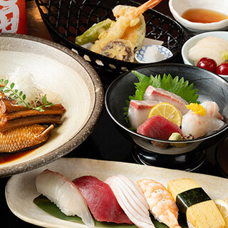 冬は河豚など、季節を感じられる多彩な一品が楽しめる会席料理