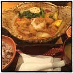 大戸屋 - チキンかあさん煮定食。
ゴーストタウンな日曜夜の虎ノ門でもちゃんと営業してるオアシスのようなお店。