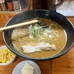 らーめん 信玄 - 越後（辛味噌）コーン・バタートッピング