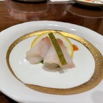 湯宿 だいいち - お造り：標津産桜鱒／鱈昆布〆／あしらい一色