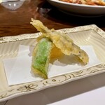 湯宿 だいいち - 揚物：自家製おでんの天麩羅／やまべの羽衣揚げ／ささげ