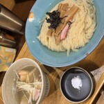 いかれたヌードル フィッシュトンズ - 鰹昆布水の塩つけ