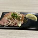 めしや因すけ - 牛タン刺し