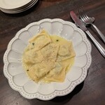 オステリア ラ チチェルキア - リコッタチーズとほうれん草のラビオリ