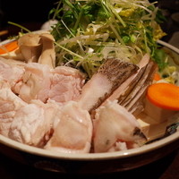 土佐料理 祢保希 赤坂店 - 天然活〆真クエ鍋（具材）