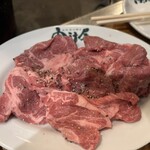 羊肉炭火焼 肉汁屋 - 