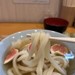 手打ちうどん 上を向いて - この麺がたまらん
