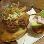 ドノスティア - 華やかで美味しそうなビジュアル！本日のピンチョス各300円