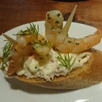 旨味たっぷりの蟹マヨサラダにプリプリの海老が完璧にマッチ！