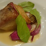 ドノスティア - こんがり表面とフワフワとろける脂に絡むまろやかな甘いソース、豚バラ肉のシードル煮850円