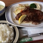 シーサイドラルゴ - ガーリック・リブ・ステーキ2200円。