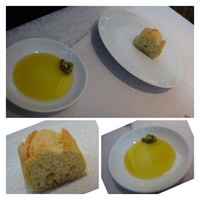 グリルうかい 丸の内店 - パン・・ハーブ塩とオリーブオイルでいただきます。食べ終えると言わなくても追加してくださいました。