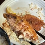 定食 くぅべ - サーモンフライ断面