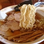 自家製の中太麺（麺かため）