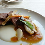 ラ・ヴェルデュール - シェフ厳選豚のグリエ　「天谷チーズ工房」フロマージュ・ブランのソース
      