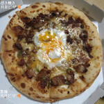 ピザハット - 料理写真:月見ピザ(すき焼き月見ピザ·黒豚月見ピザ)