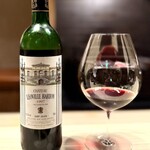 多仁本 - まさかの、ここでレオヴィル・バルトン！
      ボルドーを楽しんでいた若かりし頃でも、バルトンは未体験かも。
      30近く経っても若々しさを感じさせる色合い。一方で、タンニンや酸は馴染んで、味わいはエレガント。