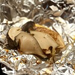 多仁本 - 岩手県から、走りの松茸。それを鮑と一緒に。
      こういう食材は、シンプルに味わうのが一番ですね(^^)