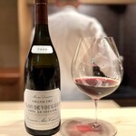 多仁本 - これはあかんヤツ(^^)
      メオ・カミュゼのクロ・ヴジョ。しかも、限定区画のプレ・ル・セリエの2009。
      こんなん出ます？？
      肉付きのいい果実味に、ほんのり塩味や旨味。樹齢の長さを表す複雑さです。