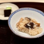 多仁本 - そして、松茸ごはん♡
      今年はもう松茸をいただかなくても大丈夫なぐらい、大満足な美味しさです。
