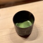 多仁本 - 大将の点てたお薄で、「ほうっ」と落ち着いて、ごちそうさまでした。
      なんとも幸せなお食事でした♪