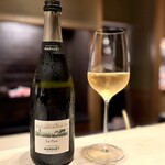 多仁本 - いきなり、マルゲのル・パルク2018で乾杯！
      香りが素晴らしい！杏のようなチャーミングさで、一気に距離が縮まります。