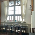 カフェ駅舎 - 窓が当時のまま(*^^*)