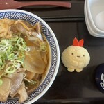 吉野家 - 月見牛とじ丼。