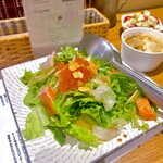 #お肉とチーズとワイン next..肉MARKET 天王寺店 - サーモンといくらのサラダ