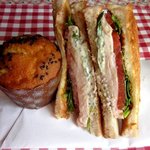 Boulangerie La Cachette - メインはチキンとトマトのサンドイッチ！(2014,10/30)