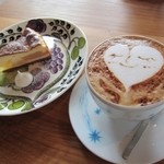 cafe ボナノッテ - りんごとシナモンのチーズケーキ&カプチーノ　￥950