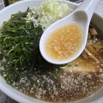 らーめん勝 - 背脂がポコポコ！