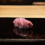 鮨 三心 - トロ薄切りの何枚も重ね