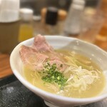 鶏そば 新里 - 鶏そば！！ビジュアル良い良い♪(๑ᴖ◡ᴖ๑)♪