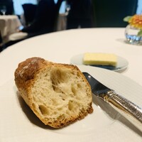 シェ・イノ - ②【パン】
                      バケット（銀座キムラヤ）、仏産発酵海塩バター