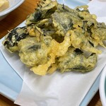 四ツ木製麺所 - おめずらしい生ワカメの天ぷら