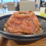 精肉店直営ローストビーフ丼 やまと - 