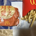 マクドナルド - 料理写真:チーズ月見バーガーとポテト。