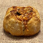 ボン・ボランテ - 2025.10.02 (木)    ブルーチーズとタマネギのパン　280円（税込）