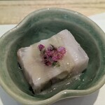 関西パビリオン 和歌山ゾーン - 大瀬戸伊佐木のテリーヌ
      なすと伊佐木の見事なハーモニーに思わず目をつぶって堪能。伊佐木のしっとりした甘みと味わいから生産者の熱意が伝わる。