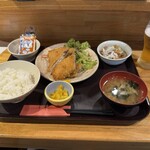 轍 - 手作りアジフライセット、モツ煮も美味しかった